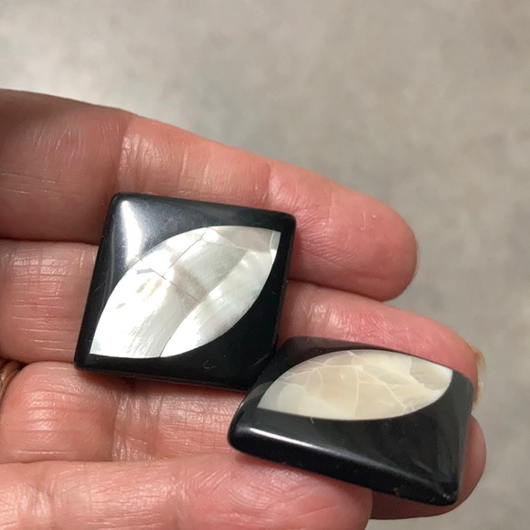 Lucite with mother of pearl insertion pieces moderne earrings Need slight repair - Picture 4 of 4
